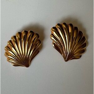 VTG Trifari Clip On Earrings